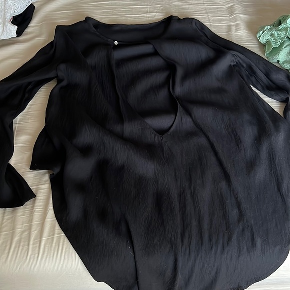 Black asymmetrical top with exposed back - Picture 2 of 2